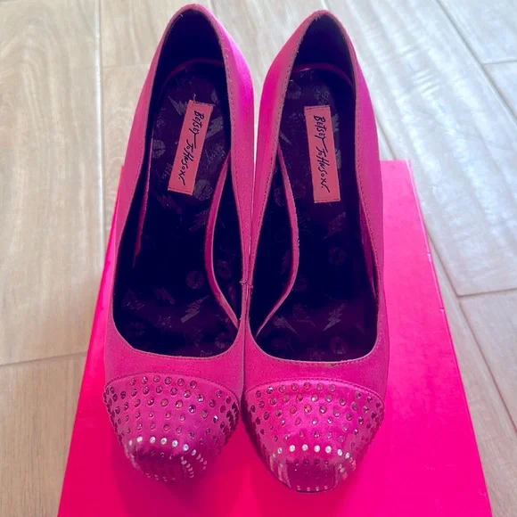 Betsey Johnson "Majestee" Fuchsia 1.5" Platform Square Toe 5" Heel Pumps Sz 9 - Picture 2 of 10